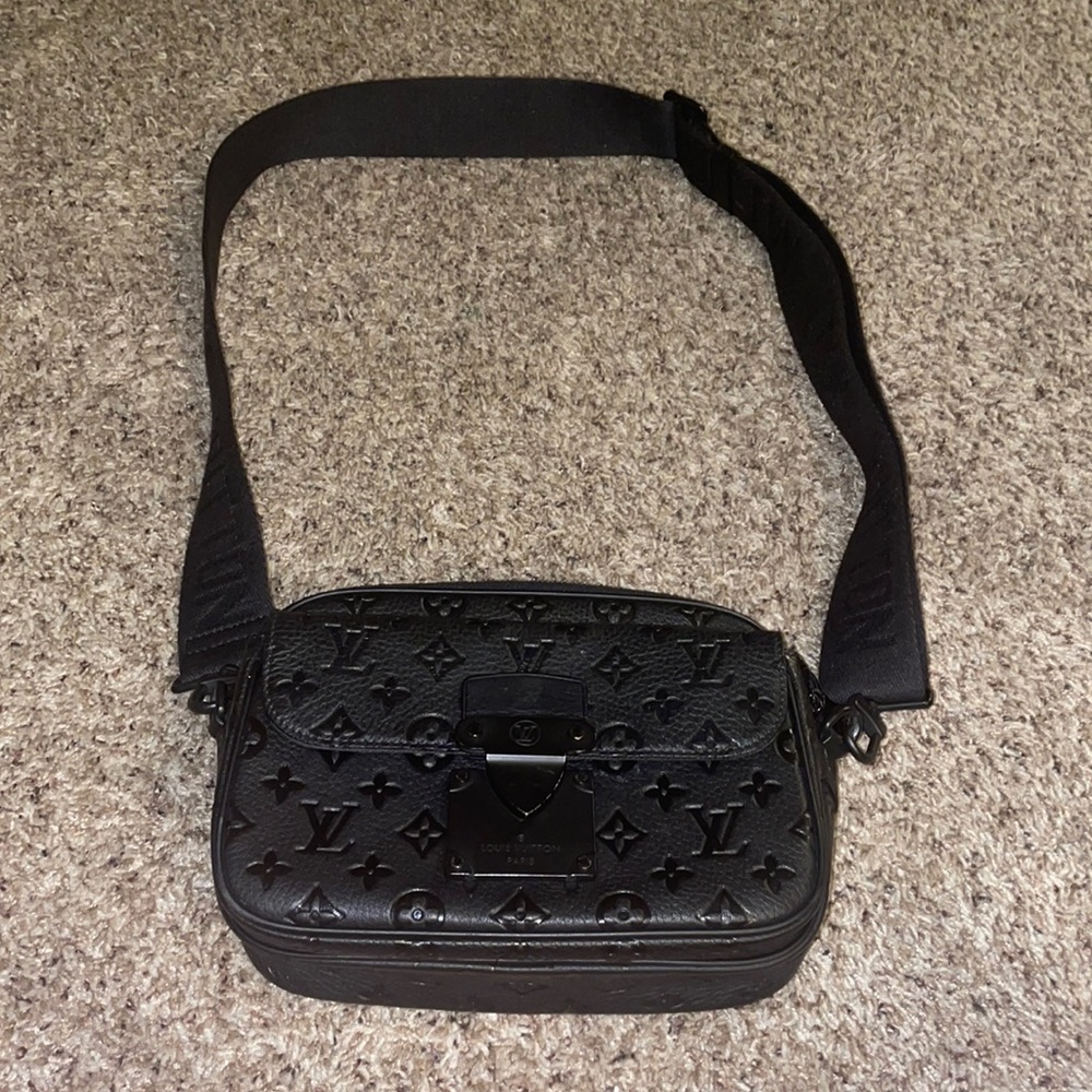 Authentic Louis Vuitton s lock messenger